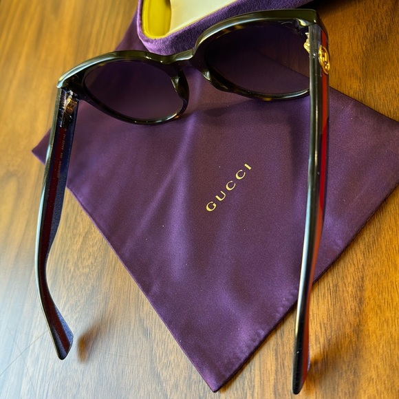 Gucci Tortoiseshell and Striped Sparkly Sunglasses - Picture 9 of 15
